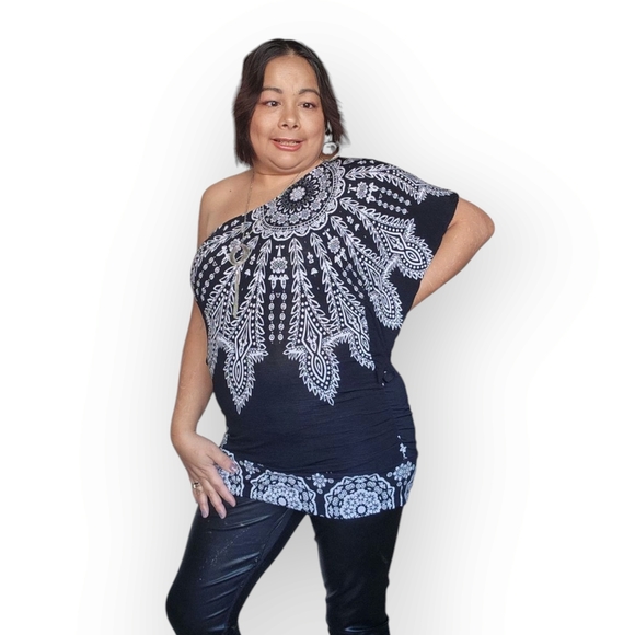 Studio Y Black and White One-Shoulder Tank Top - Picture 9 of 14